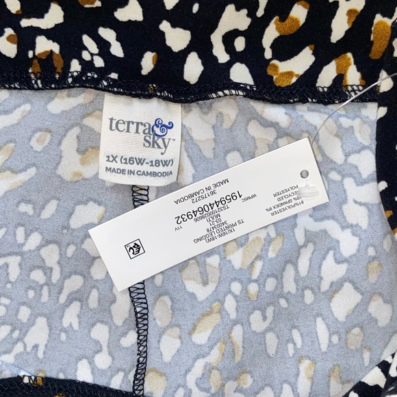 Women’s animal print leggings, Terra Sky Brand, Size: 1X/16-18, New with tags. - Picture 2 of 8